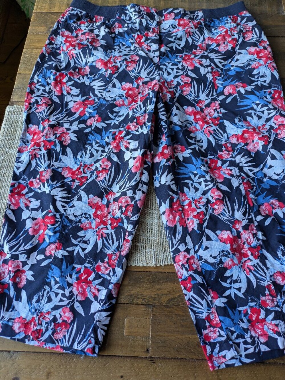 chico's size 3 capris blue floral elastic waist zipper button red white #614